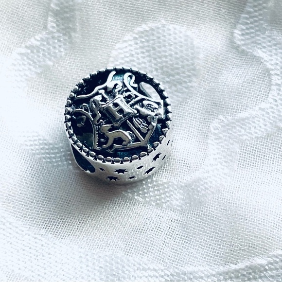 🏰 NWOT Hogwarts School Charm – Harry Potter ✨ - Picture 1 of 9